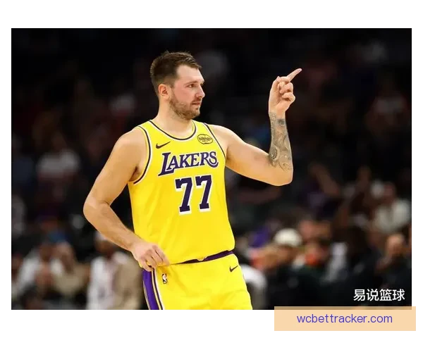 里夫斯谈客场之旅东契奇表现亮眼 布朗尼每天进步不走捷径